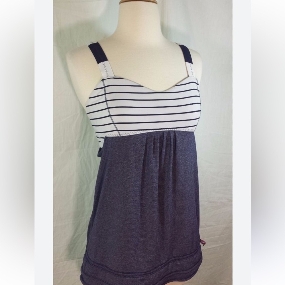 Lululemon back on track blue and white stripe bra tank size small